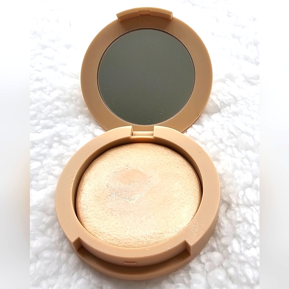 🎉BRAND NEW, NEVER USED!🎉EXCLUSIVE LIMITED EDITION🎉 Kylie Cosmetics Highlighte - Picture 4 of 9